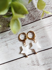 Kolczyki Gwiazdki Perłowe  pojedyncze stal chirurgiczna (1)